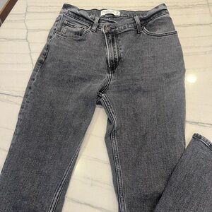 Abercrombie & Fitch- The ‘90s Slim Straight Ultra High Rise- 28/6